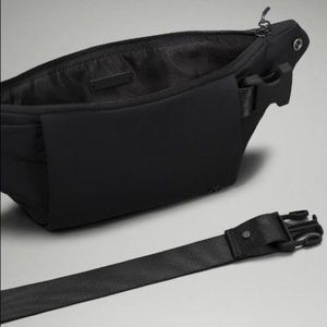 NWT  Lululemon • Large Black Multi Pocket Belt Bag
